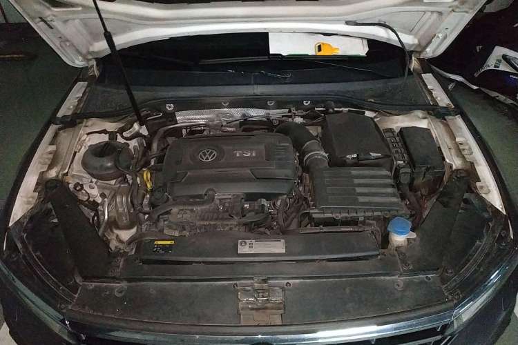 Used Volkswagen Variant 2016 380TSI Two-Wheel Drive R-Line Version Engine Bay
