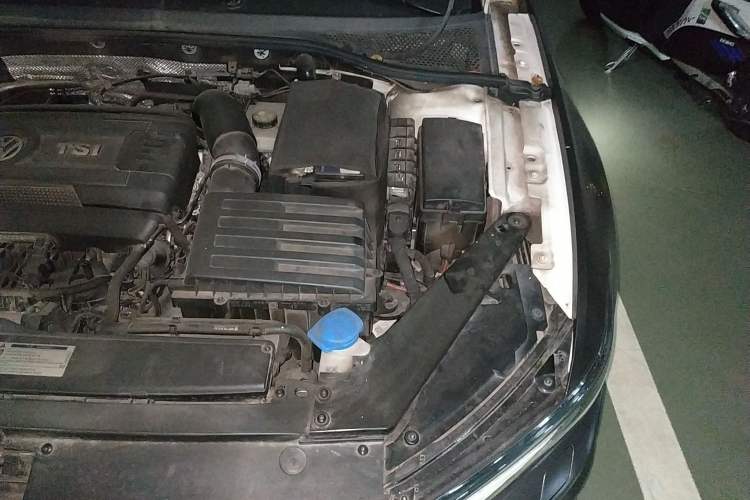 Used Volkswagen Variant 2016 380TSI Two-Wheel Drive R-Line Version Engine Bay Left