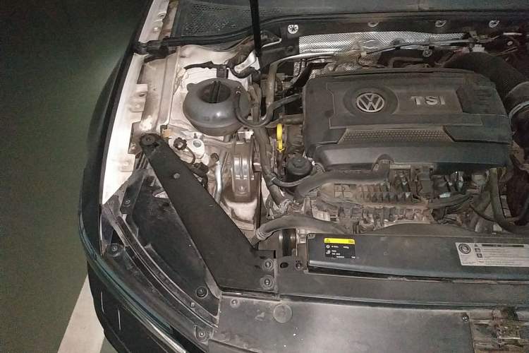 Used Volkswagen Variant 2016 380TSI Two-Wheel Drive R-Line Version Engine Bay Right