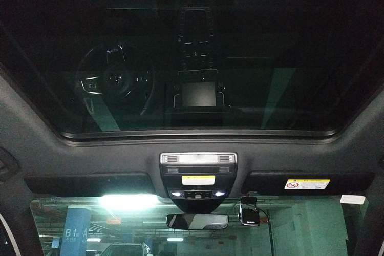 Used Volkswagen Variant 2016 380TSI Two-Wheel Drive R-Line Version Headliner
