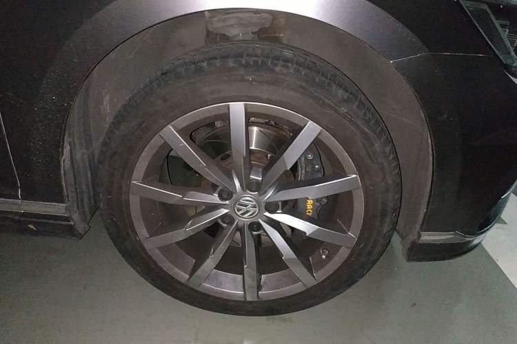 Used Volkswagen Variant 2016 380TSI Two-Wheel Drive R-Line Version Right Front Wheel Hub