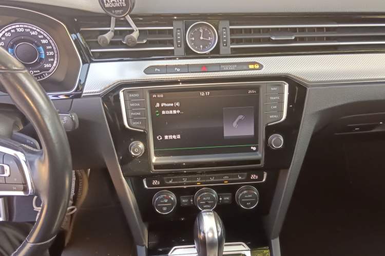 Used Volkswagen Variant 2016 380TSI Two-Wheel Drive R-Line Version Audio And AC Panel