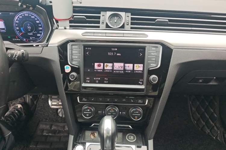 Used Volkswagen Variant 2016 380TSI Two-Wheel Drive R-Line Version Audio And AC Panel