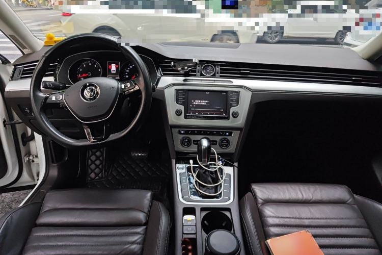 Used Volkswagen Variant 2016 280TSI Two-Wheel-Drive Comfort Edition Center Console