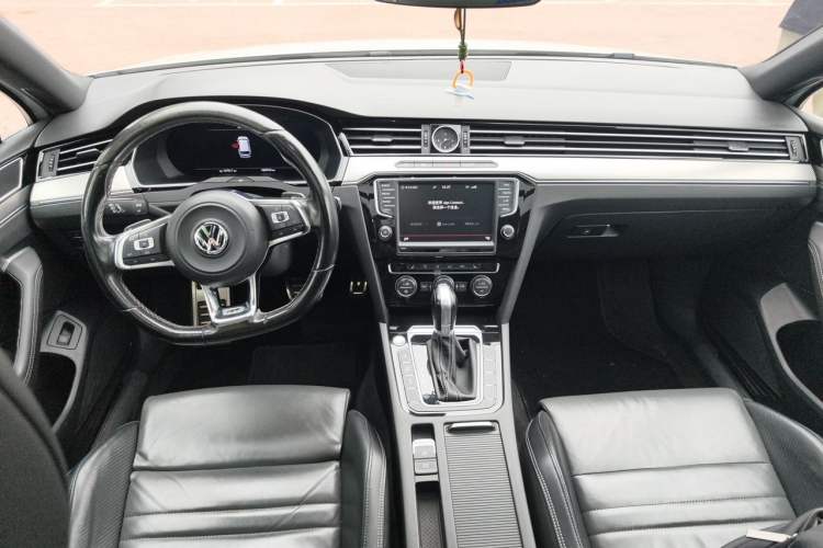 Used Volkswagen Variant 2016 380TSI Two-Wheel Drive R-Line Version Center Console