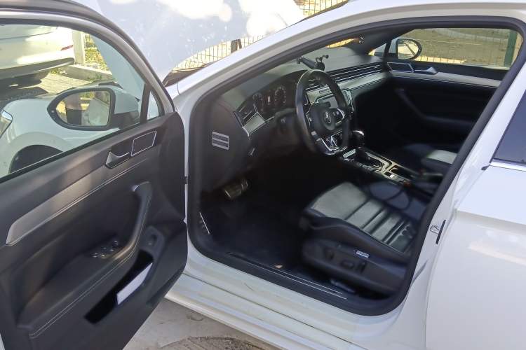 Used Volkswagen Variant 2016 380TSI Two-Wheel Drive R-Line Version Driver Seat