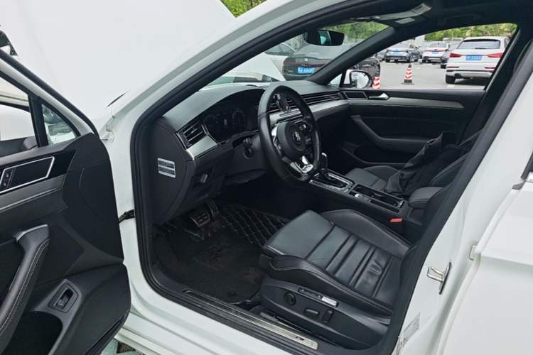 Used Volkswagen Variant 2016 380TSI Two-Wheel Drive R-Line Version Driver Seat