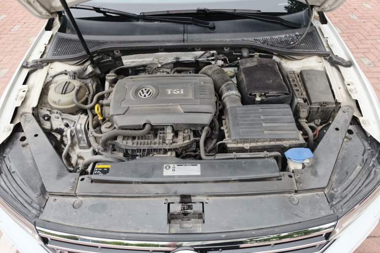 Used Volkswagen Variant 2016 380TSI Two-Wheel Drive R-Line Version Engine Bay