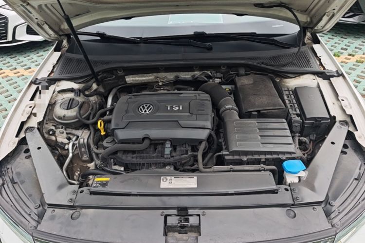 Used Volkswagen Variant 2016 380TSI Two-Wheel Drive R-Line Version Engine Bay