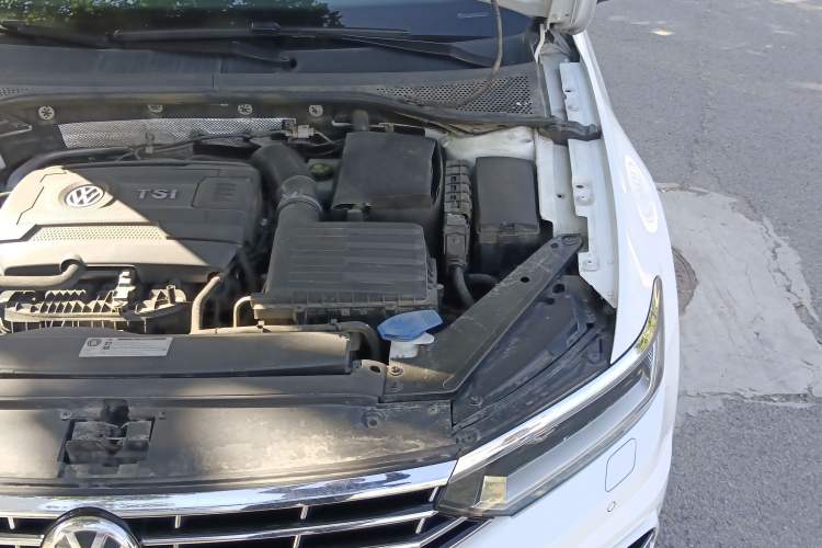 Used Volkswagen Variant 2016 380TSI Two-Wheel Drive R-Line Version Engine Bay Left