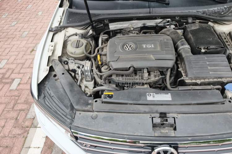 Used Volkswagen Variant 2016 380TSI Two-Wheel Drive R-Line Version Engine Bay Right