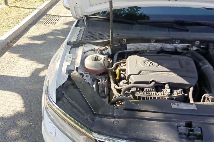 Used Volkswagen Variant 2016 380TSI Two-Wheel Drive R-Line Version Engine Bay Right