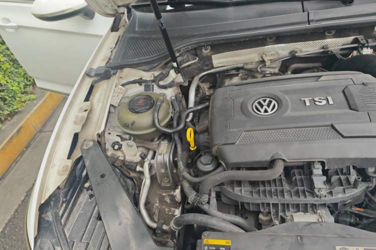 Used Volkswagen Variant 2016 380TSI Two-Wheel-Drive Style Edition Engine Bay Right
