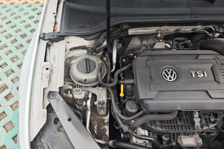 Used Volkswagen Variant 2016 380TSI Two-Wheel Drive R-Line Version Engine Bay Right