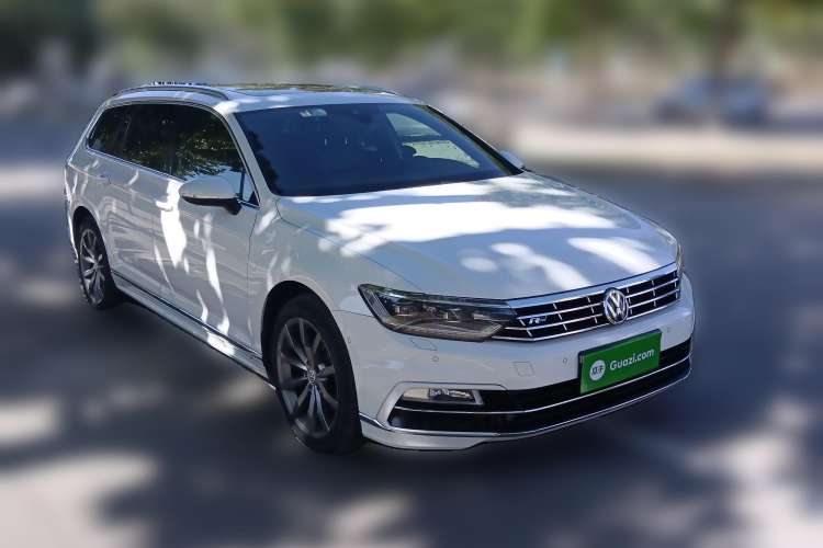 Used Volkswagen Variant 2016 380TSI Two-Wheel Drive R-Line Version Front Right 45 Deg