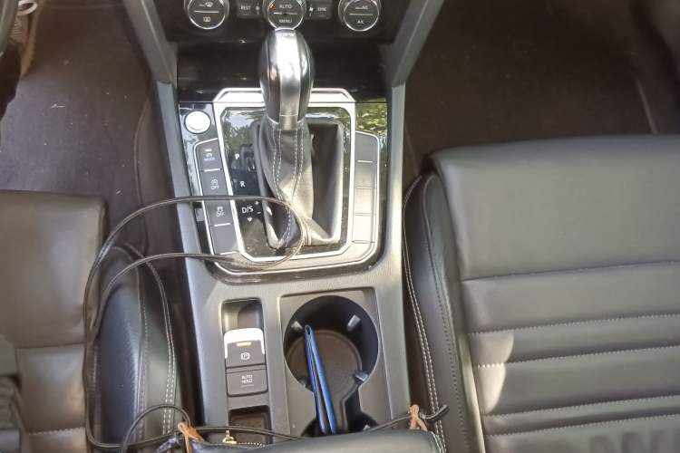 Used Volkswagen Variant 2016 380TSI Two-Wheel Drive R-Line Version Gear Lever