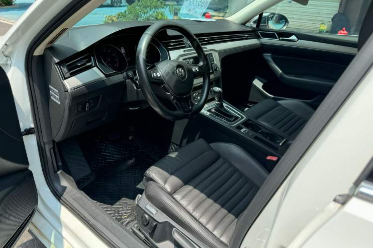 Used Volkswagen Variant 2016 280TSI Two-Wheel-Drive Comfort Edition Interior 2