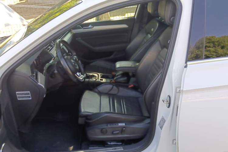 Used Volkswagen Variant 2016 380TSI Two-Wheel Drive R-Line Version Left Front Seat