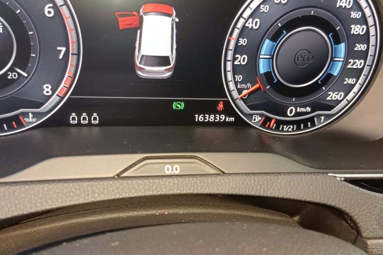 Used Volkswagen Variant 2016 380TSI Two-Wheel Drive R-Line Version Odometer Close Up
