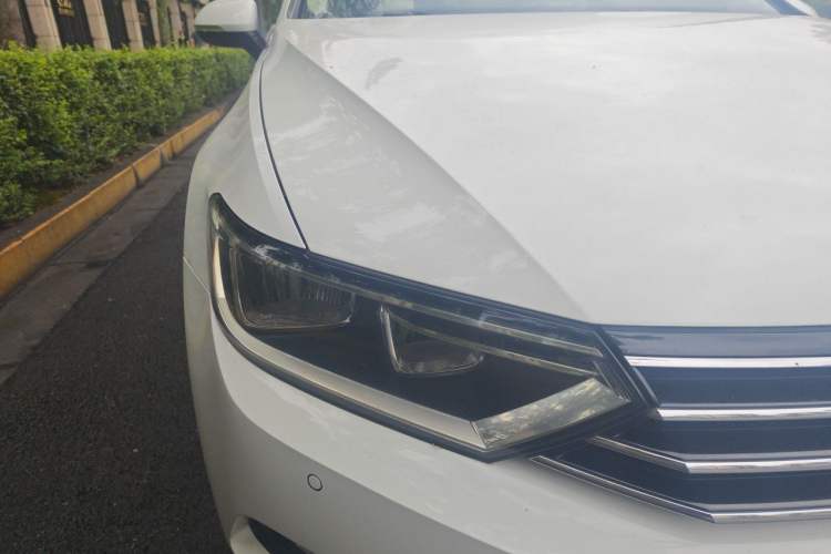 Used Volkswagen Variant 2016 380TSI Two-Wheel-Drive Style Edition Right Front Headlight