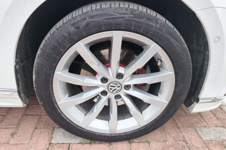 Used Volkswagen Variant 2016 380TSI Two-Wheel Drive R-Line Version Right Front Wheel Hub