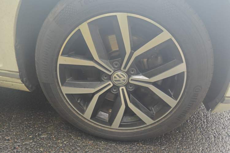 Used Volkswagen Variant 2016 380TSI Two-Wheel-Drive Style Edition Right Front Wheel Hub
