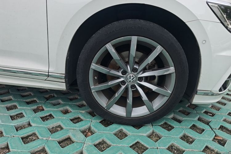 Used Volkswagen Variant 2016 380TSI Two-Wheel Drive R-Line Version Right Front Wheel Hub