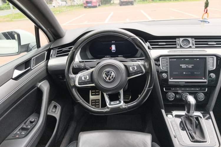 Used Volkswagen Variant 2016 380TSI Two-Wheel Drive R-Line Version Steering Wheel