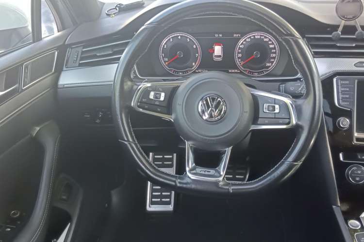 Used Volkswagen Variant 2016 380TSI Two-Wheel Drive R-Line Version Steering Wheel