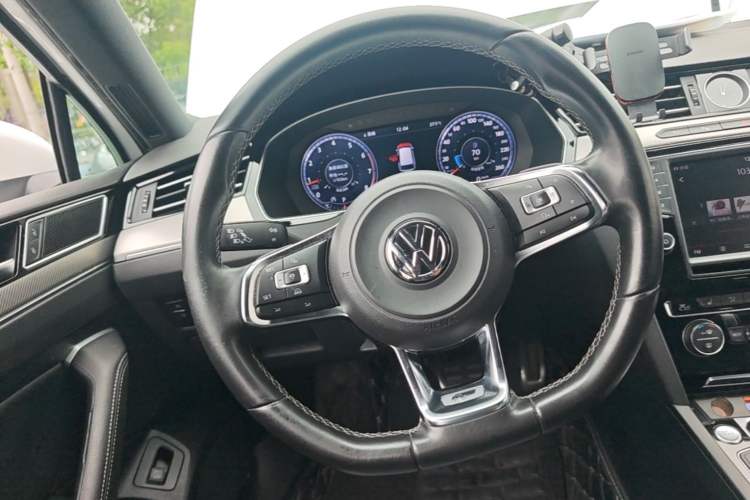 Used Volkswagen Variant 2016 380TSI Two-Wheel Drive R-Line Version Steering Wheel