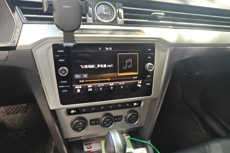 Used Volkswagen Variant 2017 380TSI Two-Wheel Drive Comfort Edition Audio And AC Panel