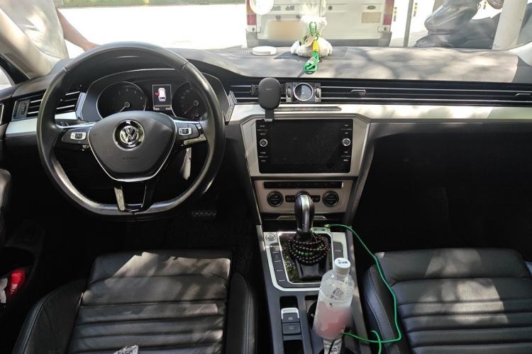 Used Volkswagen Variant 2017 380TSI Two-Wheel Drive Comfort Edition Center Console