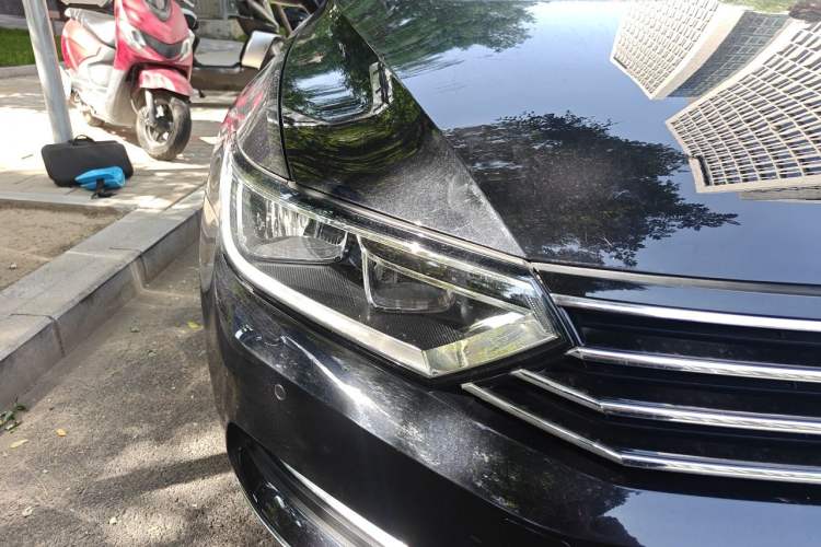 Used Volkswagen Variant 2017 380TSI Two-Wheel Drive Comfort Edition Right Front Headlight
