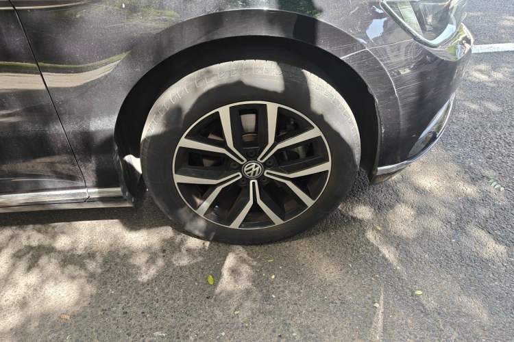 Used Volkswagen Variant 2017 380TSI Two-Wheel Drive Comfort Edition Right Front Wheel Hub