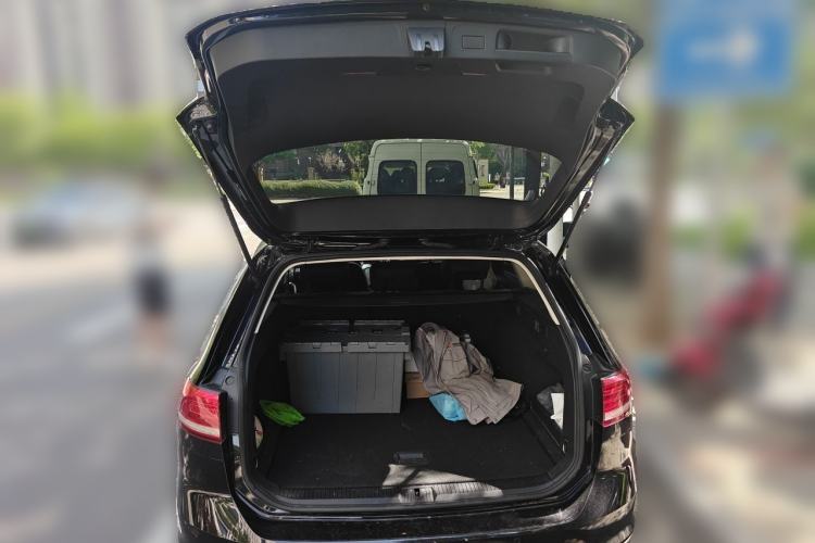 Used Volkswagen Variant 2017 380TSI Two-Wheel Drive Comfort Edition Trunk