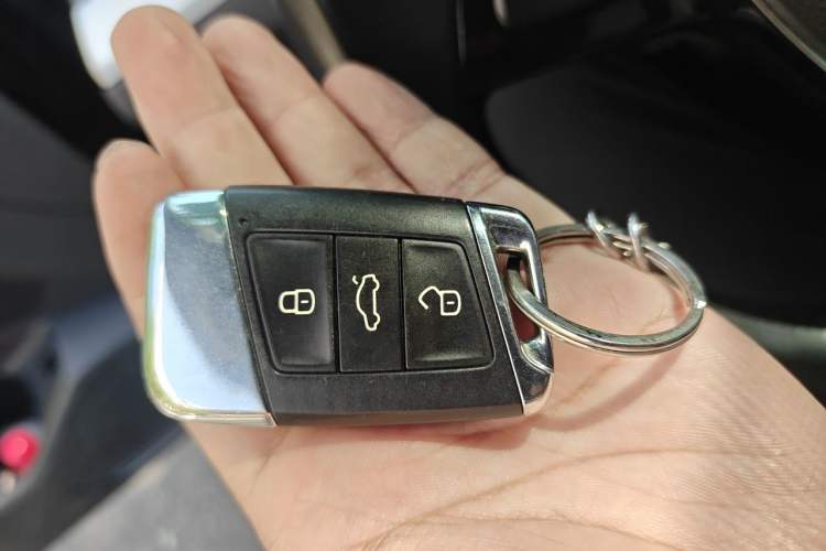Used Volkswagen Variant 2017 380TSI Two-Wheel Drive Comfort Edition Vehicle Key