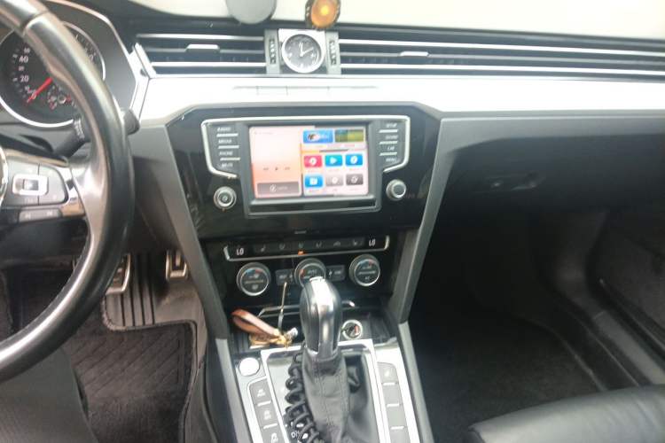 Used Volkswagen Variant  Audio And AC Panel