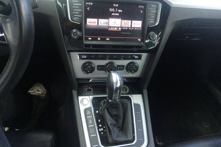 Used Volkswagen Variant 2017 380TSI Two-Wheel Drive Comfort Edition Audio And AC Panel