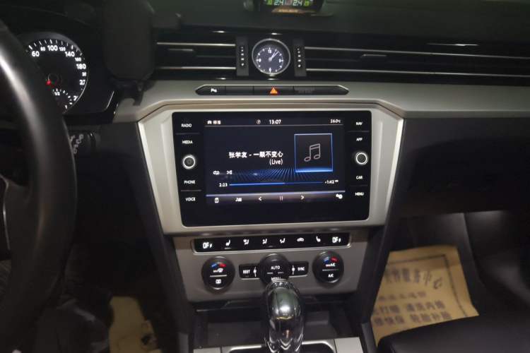 Used Volkswagen Variant 2017 380TSI Two-Wheel Drive Comfort Edition Audio And AC Panel