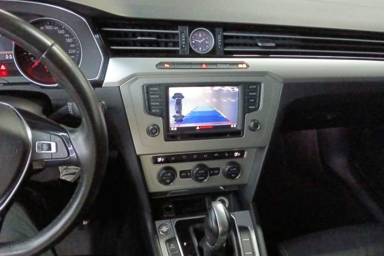Used Volkswagen Variant 2017 380TSI Two-Wheel Drive Comfort Edition Audio And AC Panel