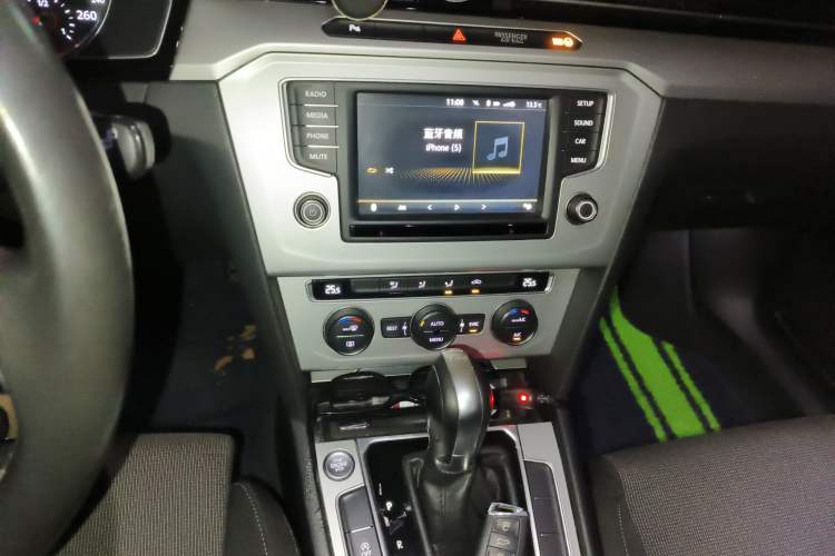 Used Volkswagen Variant 2017 280TSI Two-Wheel-Drive Comfort Edition Audio And AC Panel