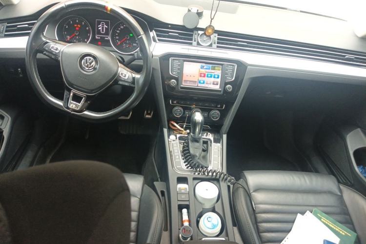 Used Volkswagen Variant  Center Console