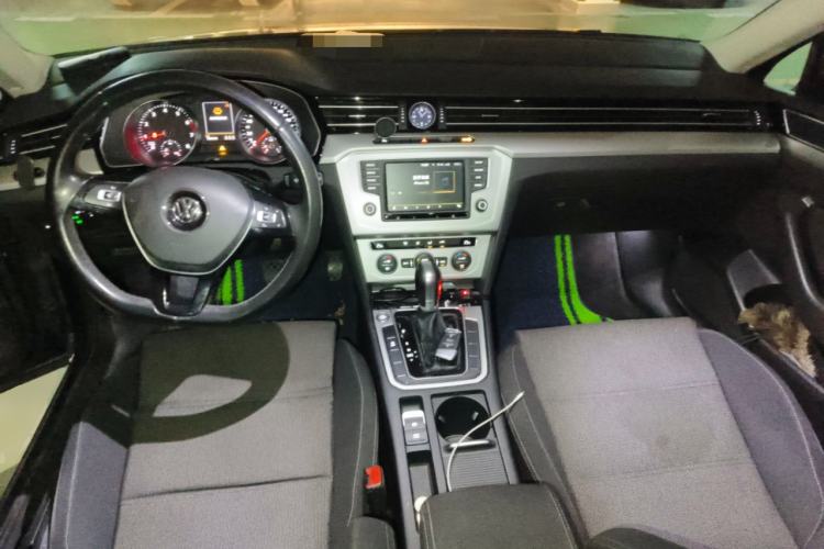 Used Volkswagen Variant 2017 280TSI Two-Wheel-Drive Comfort Edition Center Console