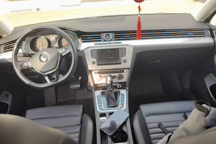 Used Volkswagen Variant  Center Console