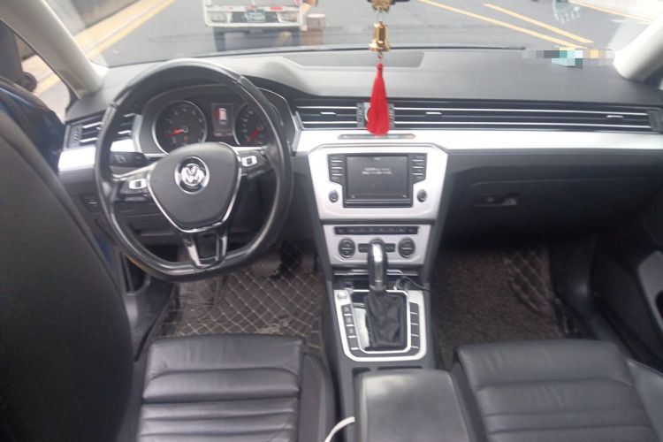 Used Volkswagen Variant 2017 380TSI Two-Wheel Drive Comfort Edition Center Console