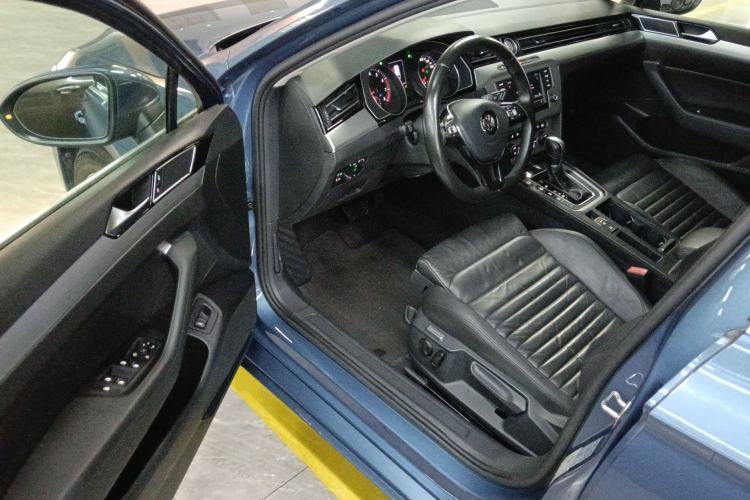 Used Volkswagen Variant 2017 380TSI Two-Wheel Drive Comfort Edition Driver Seat