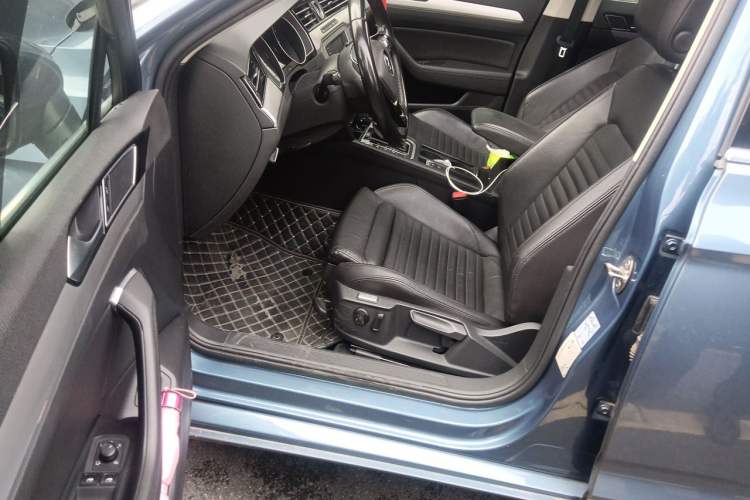 Used Volkswagen Variant 2017 380TSI Two-Wheel Drive Comfort Edition Driver Seat