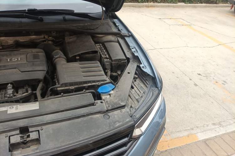 Used Volkswagen Variant  Engine Bay Left