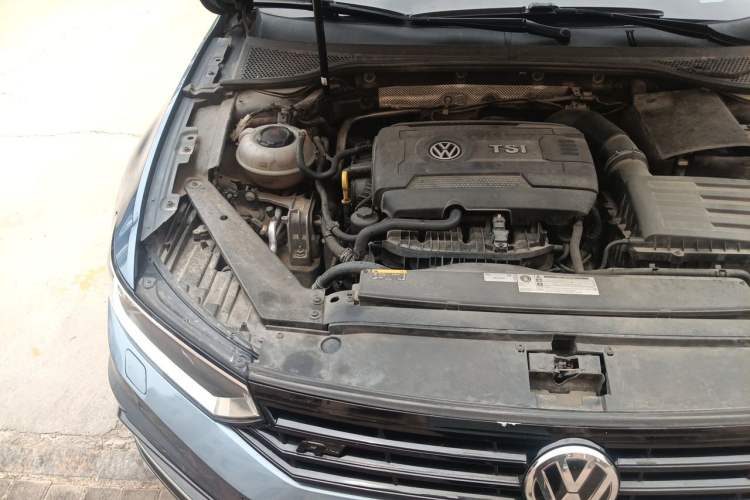 Used Volkswagen Variant  Engine Bay Right