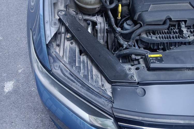 Used Volkswagen Variant 2017 380TSI Two-Wheel Drive Comfort Edition Engine Bay Right